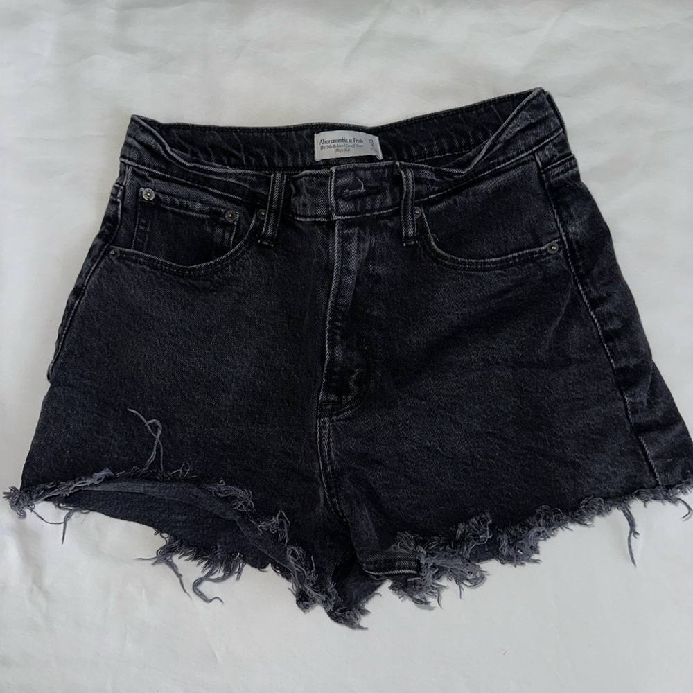 The 90s relaxed cut off short high rise